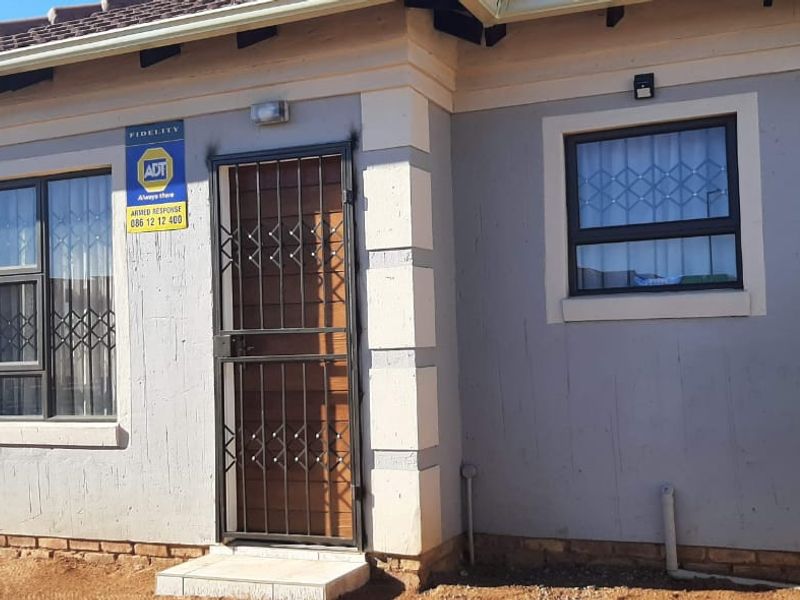 3 Bedroom House - Photo 3