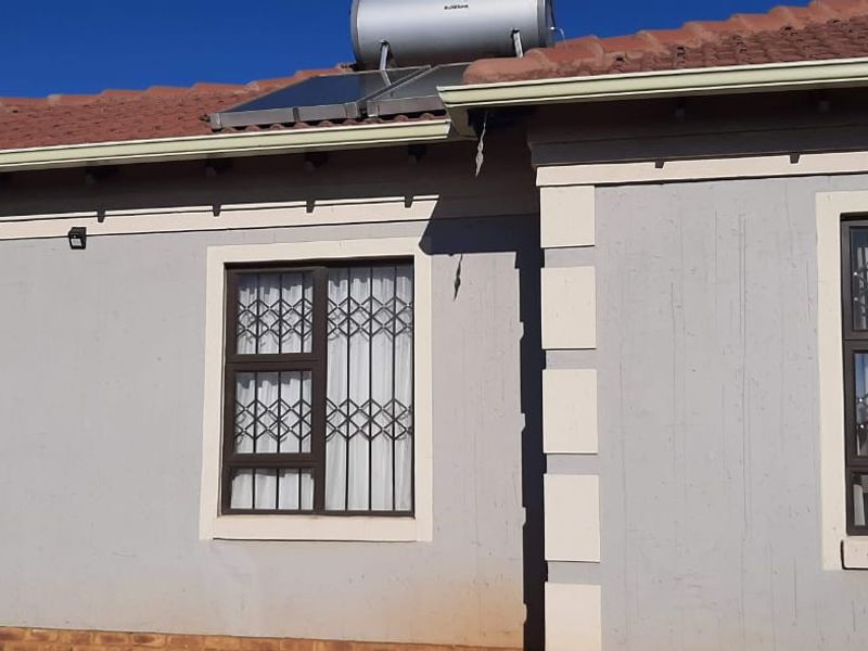 3 Bedroom House - Photo 5