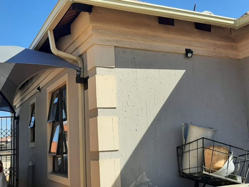3 Bedroom House - Photo 6