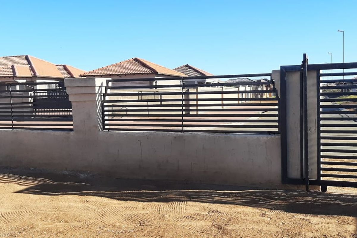 3 Bedroom House - Photo 2