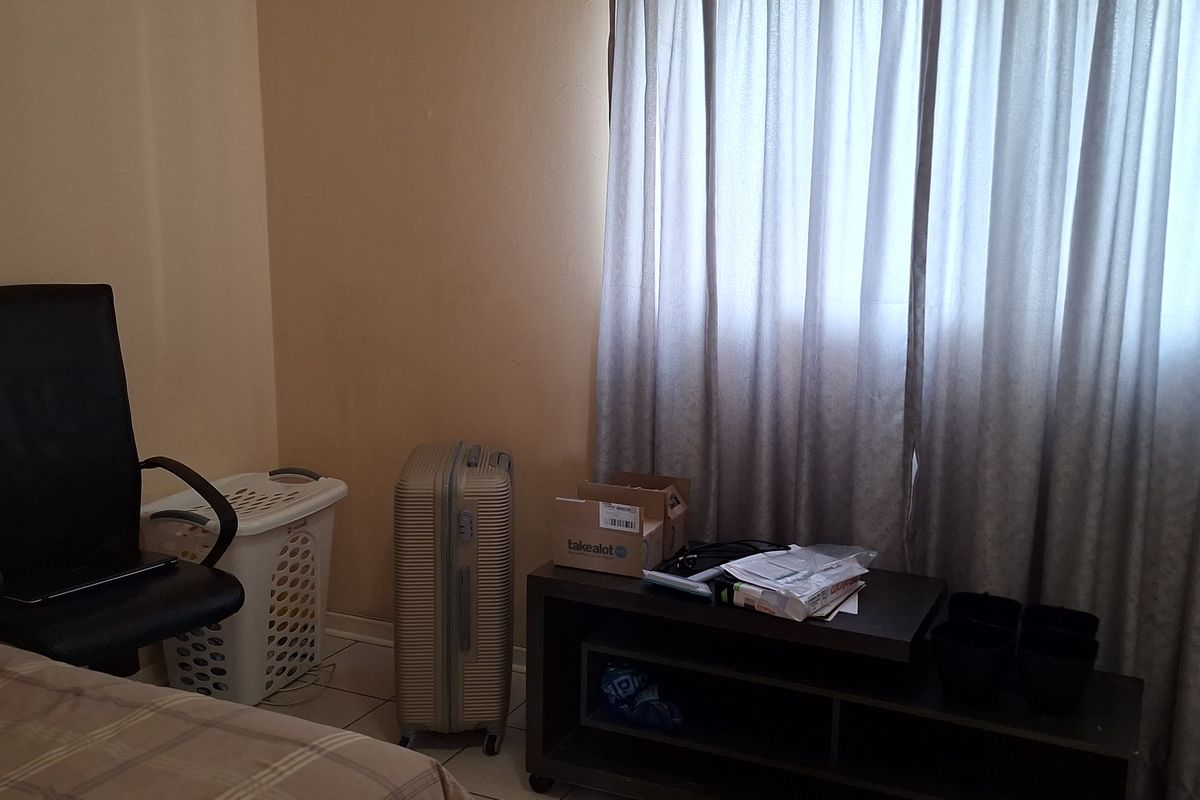 "Spacious 2-bed apartment in Noordwyk, Midrand, featuring modern amenities and close proximity - Photo 5