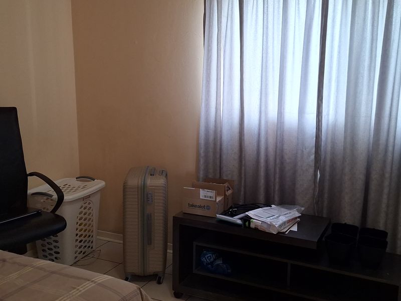 "Spacious 2-bed apartment in Noordwyk, Midrand, featuring modern amenities and close proximity - Photo 6