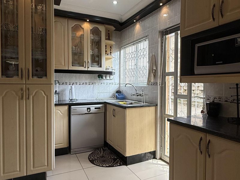 Readprop - 5 bedroom home for sale Phoenix - Photo 6