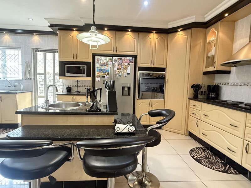 Readprop - 5 bedroom home for sale Phoenix - Photo 5