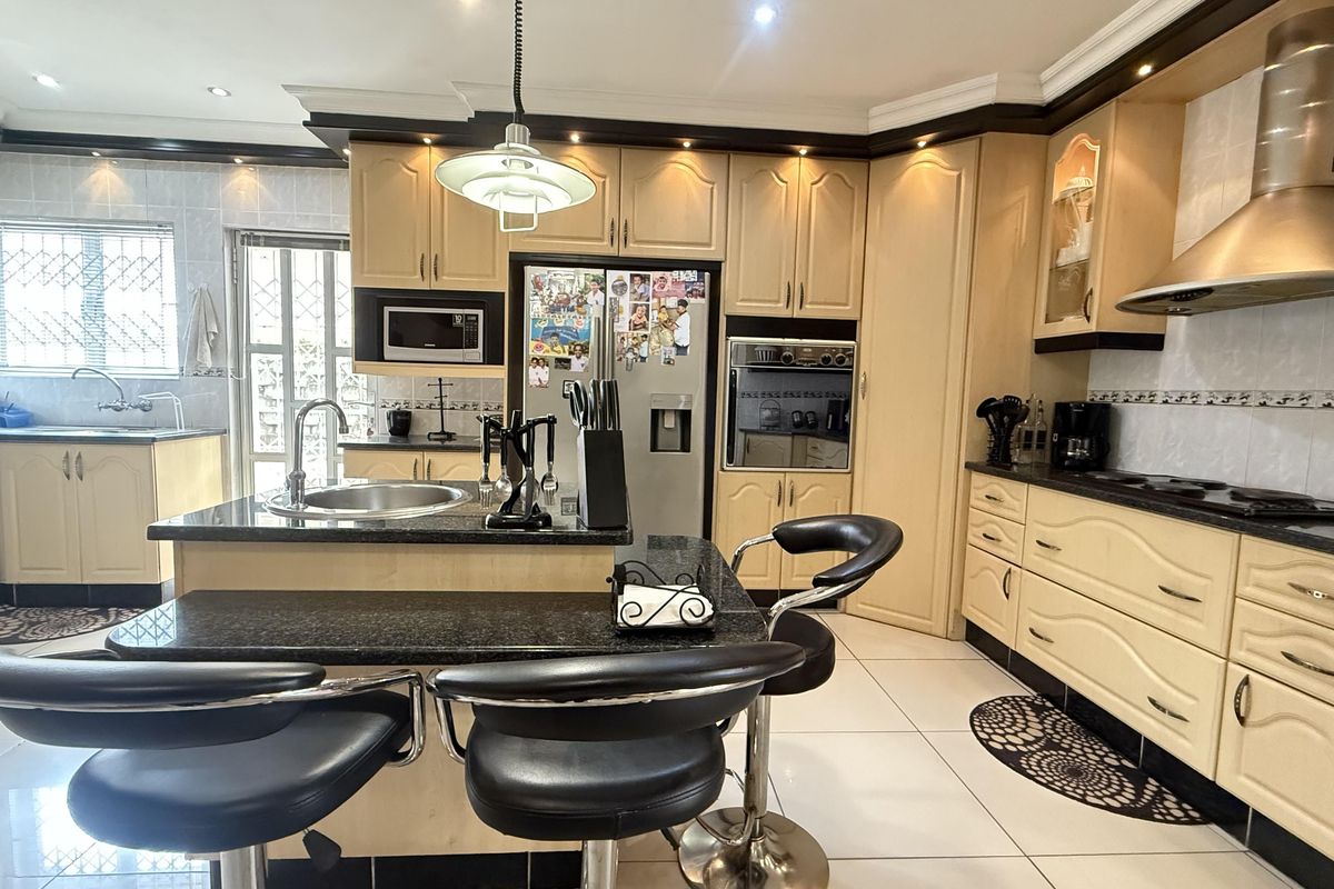 Readprop - 5 bedroom home for sale Phoenix - Photo 5