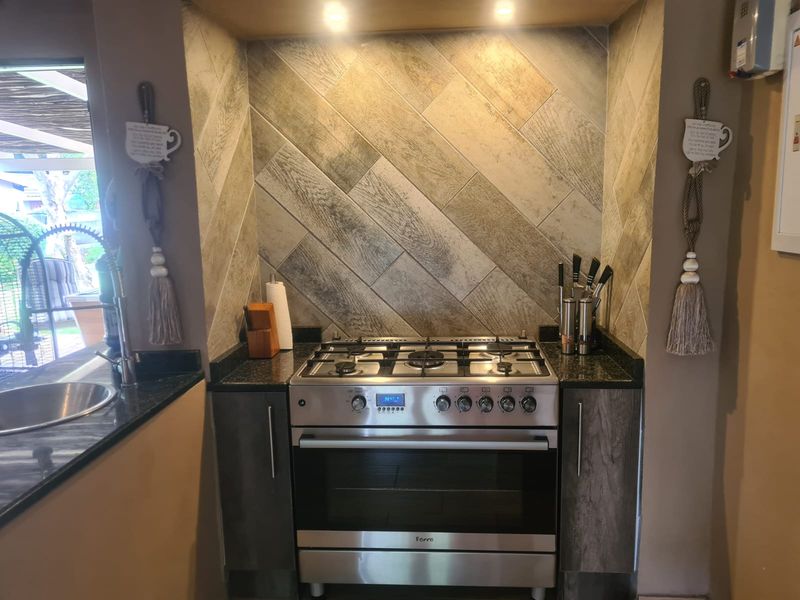 Exceptional Dual-Residence Property for Sale in popular area of Safari Tuine - Photo 8
