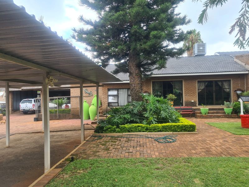 Exceptional Dual-Residence Property for Sale in popular area of Safari Tuine - Photo 4