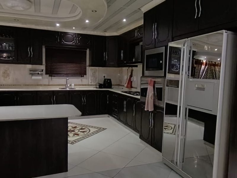 Townhouse For Sale In Chatsworth - Photo 9