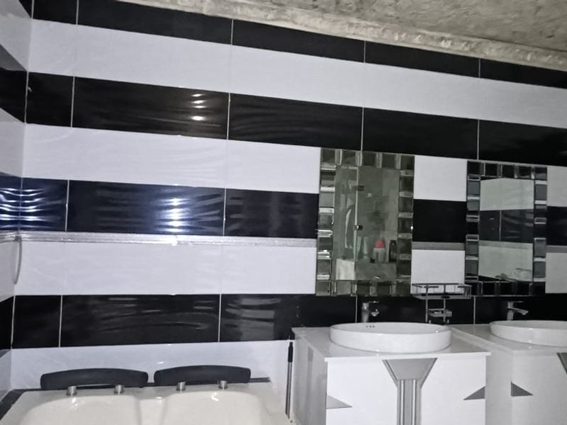 Townhouse For Sale In Chatsworth - Photo 2