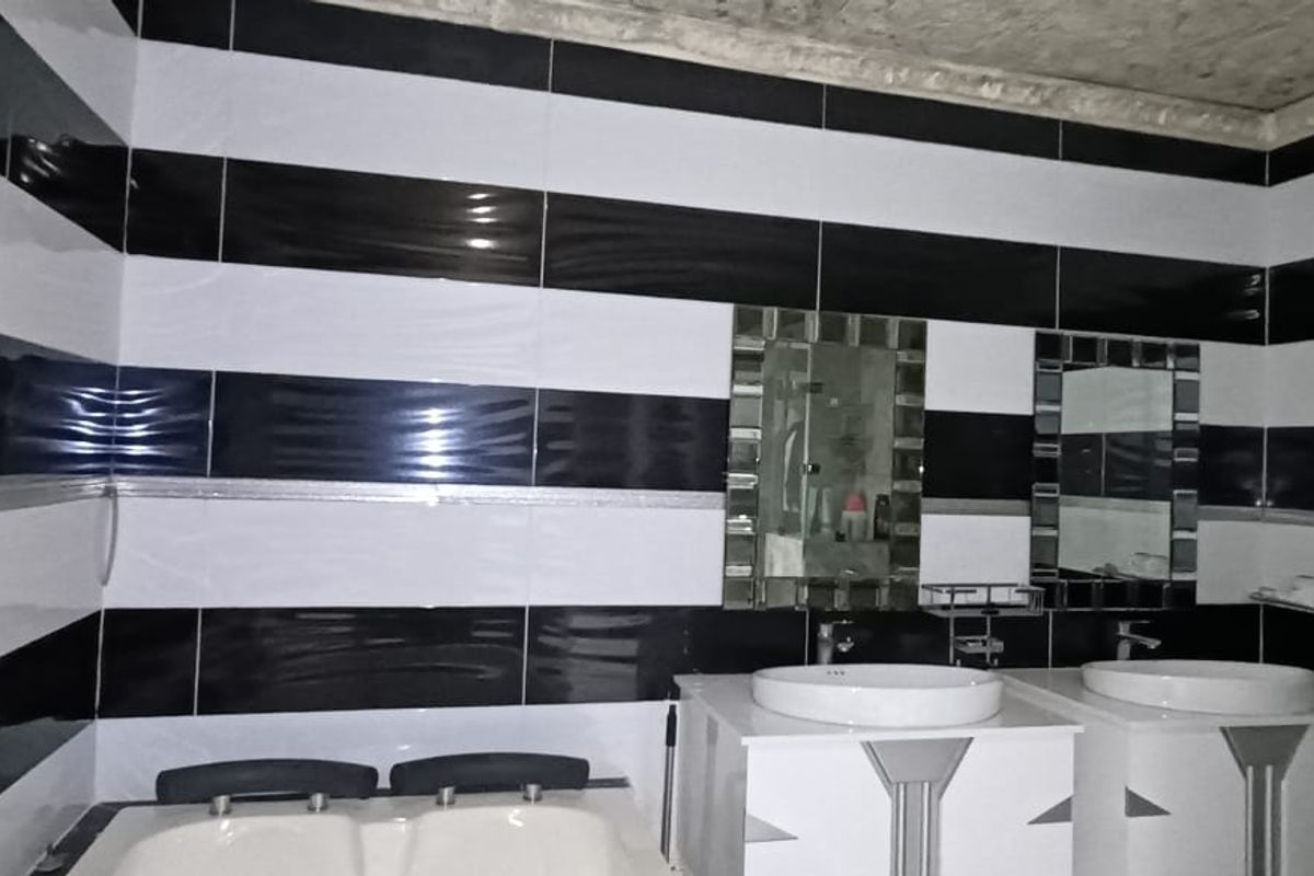 Townhouse For Sale In Chatsworth - Photo 2