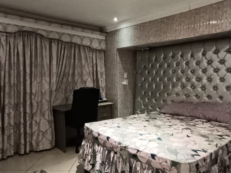 Townhouse For Sale In Chatsworth - Photo 8