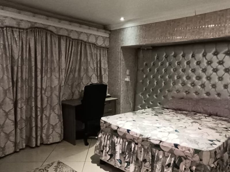 Townhouse For Sale In Chatsworth - Photo 6