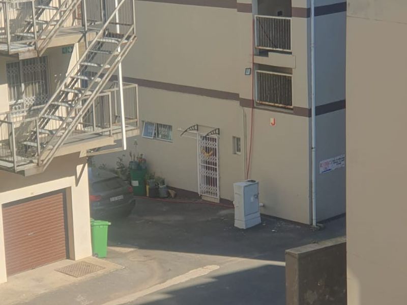 Spacious 2 Bedroom Flat for Sale - Photo 9