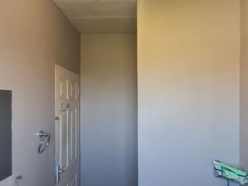 Spacious 2 Bedroom Flat for Sale - Photo 7