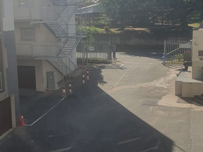 Spacious 2 Bedroom Flat for Sale - Photo 2