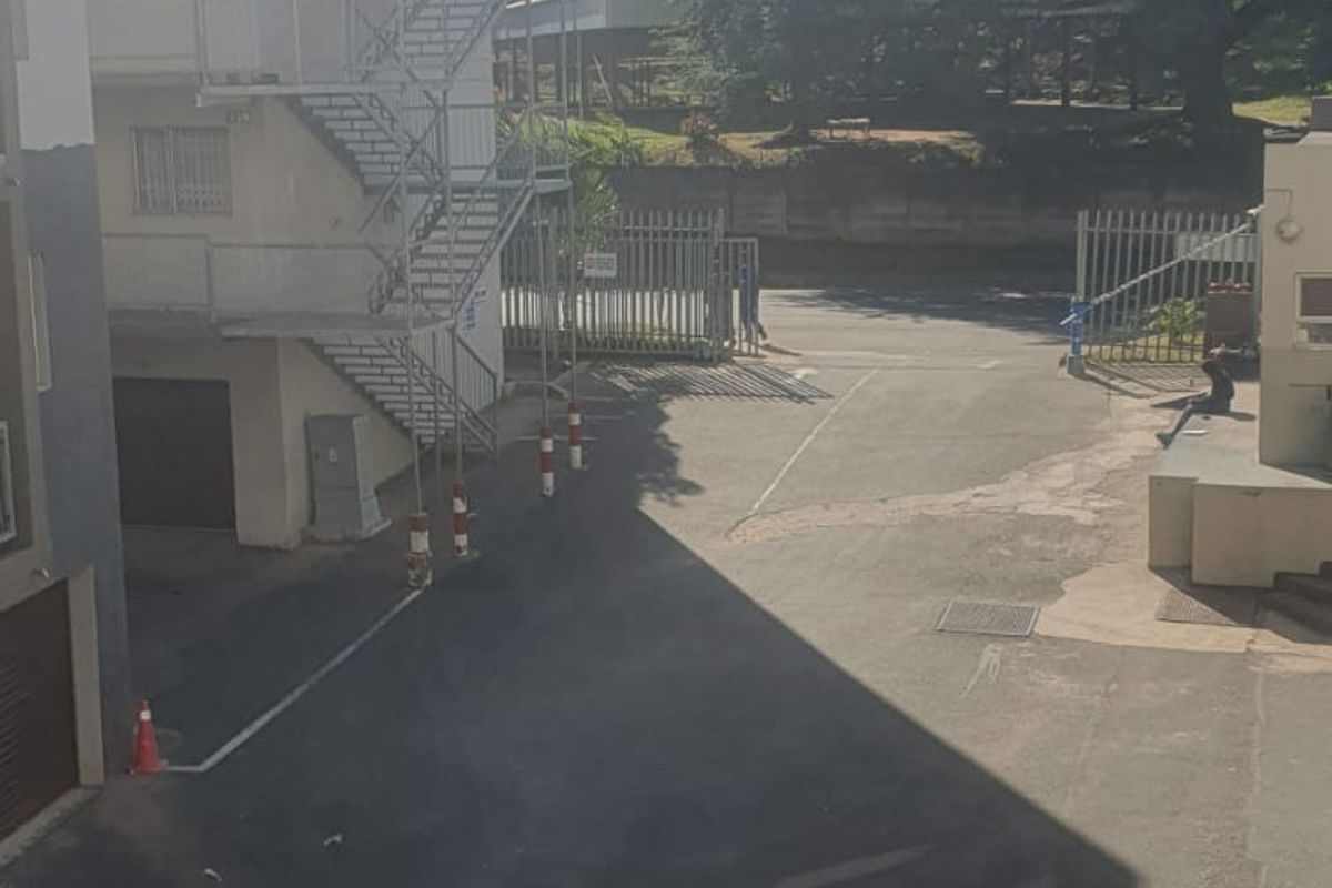 Spacious 2 Bedroom Flat for Sale - Photo 2