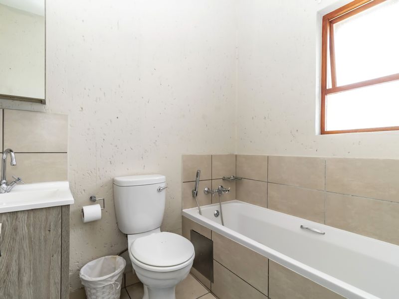 Move In ready 2 Bed 2 Bath Apartment for Sale ! - Photo 10