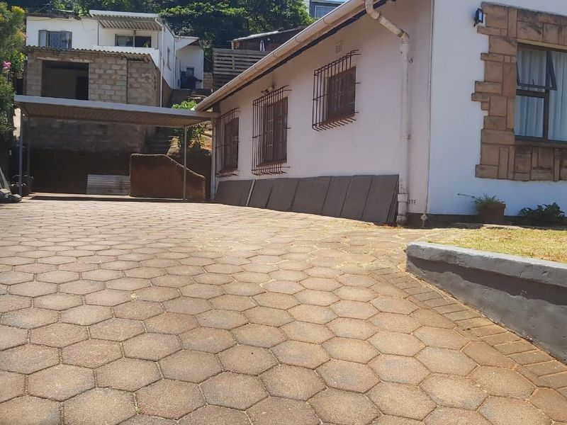 Family Home With 3 Income Producing Units - Photo 3
