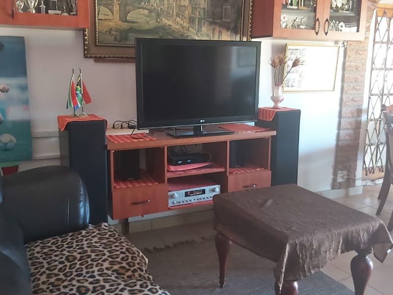 Family Home With 3 Income Producing Units - Photo 7