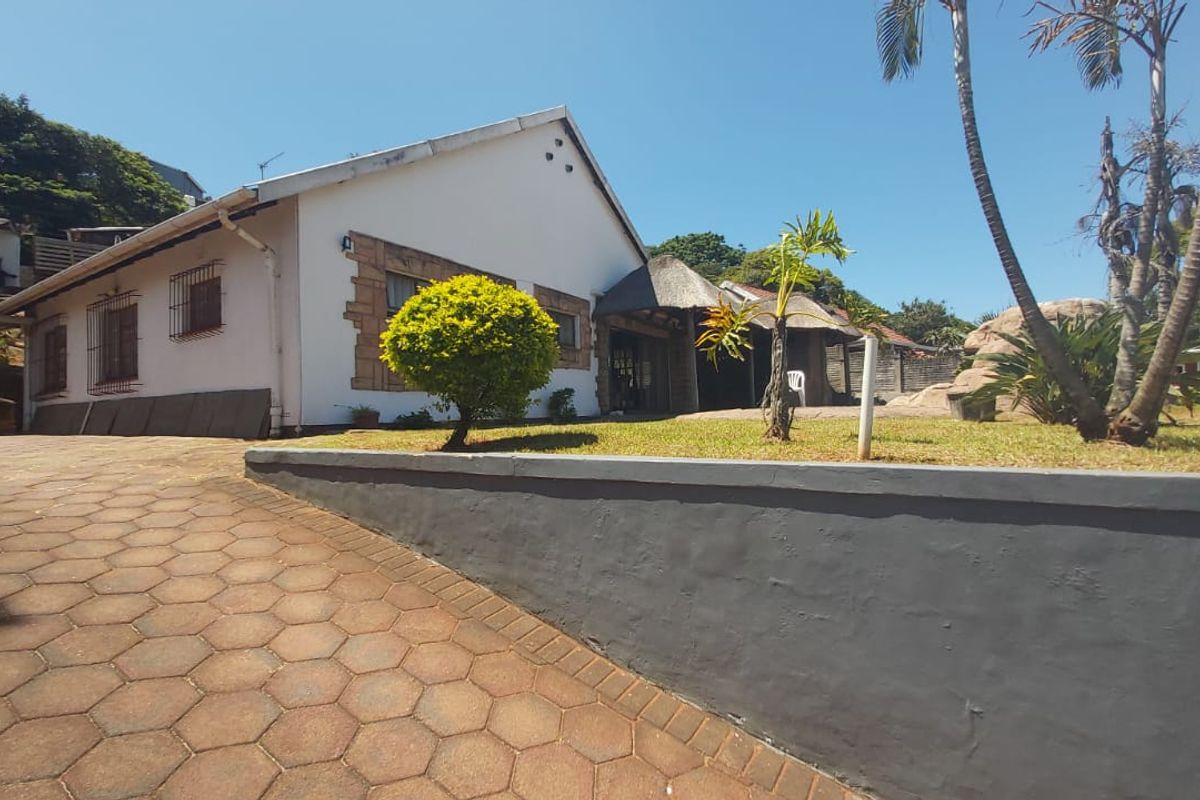 Family Home With 3 Income Producing Units - Photo 2
