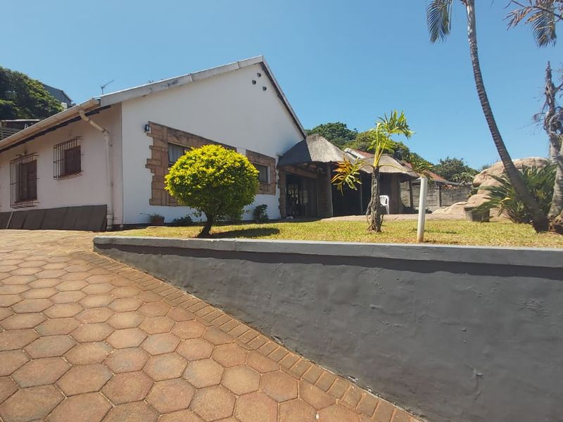 Family Home With 3 Income Producing Units - Photo 2