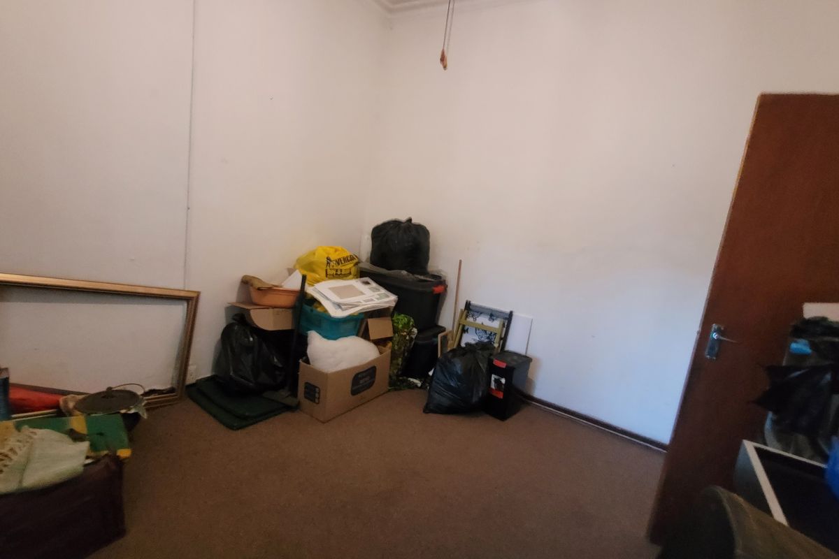 A vacant bedroom space featuring carpeted flooring and plain walls, suitable for renovation or staging to showcase its potential as a functional living area.