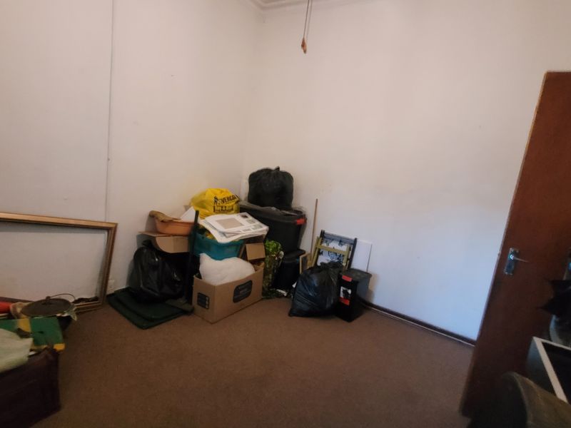 A vacant bedroom space featuring carpeted flooring and plain walls, suitable for renovation or staging to showcase its potential as a functional living area.