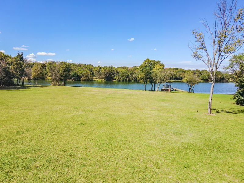Well designed waterfront family home for sale - Photo 2