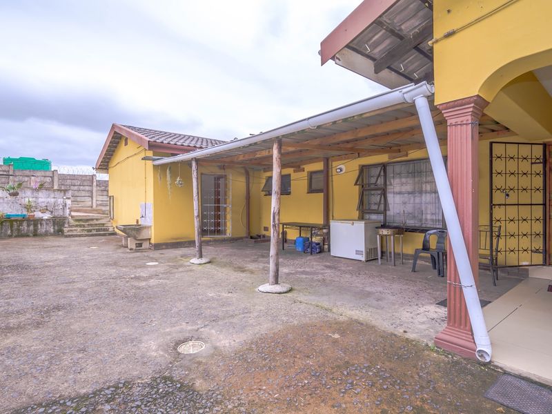 Stunning Stanger: Your Dream Property Awaits - Photo 2