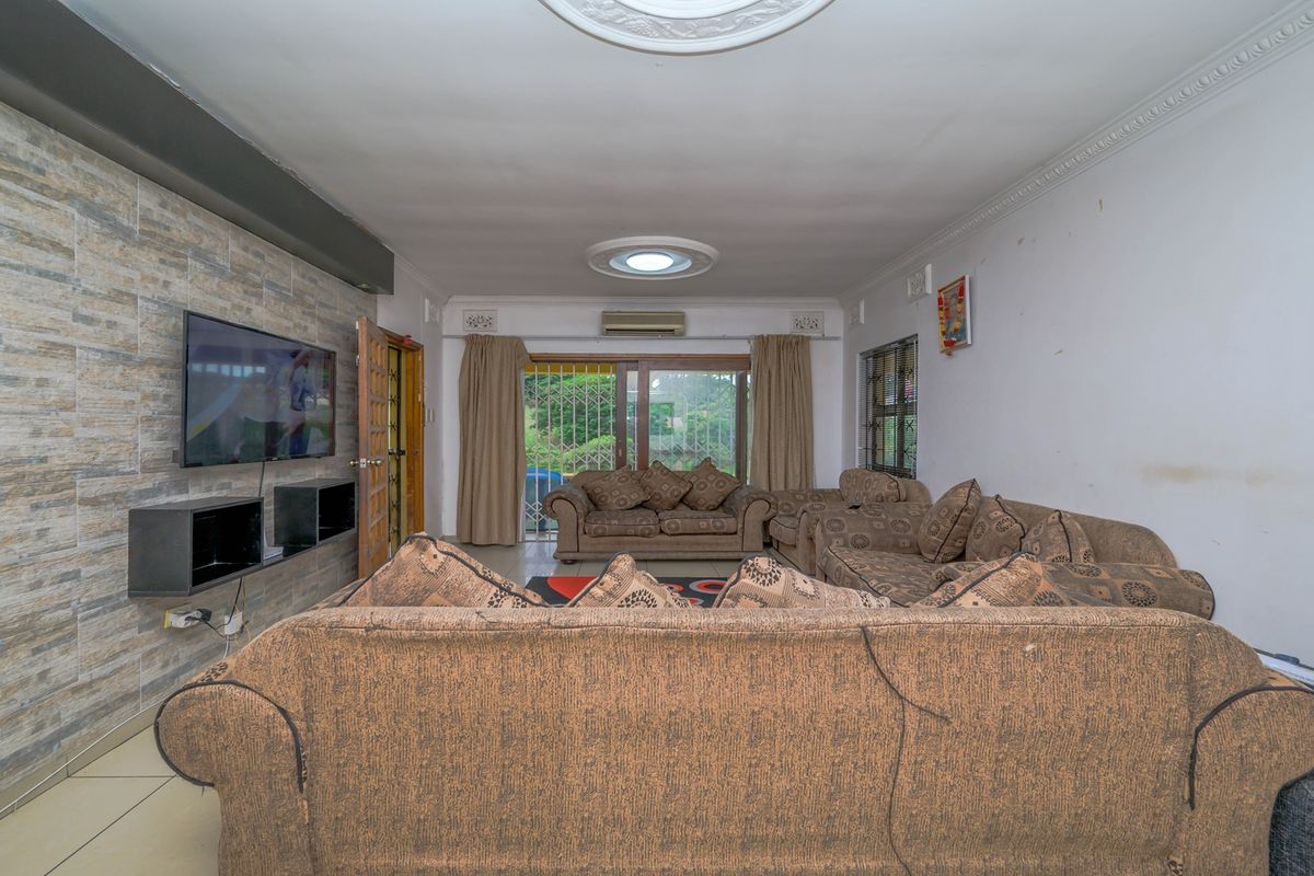 Stunning Stanger: Your Dream Property Awaits - Photo 5