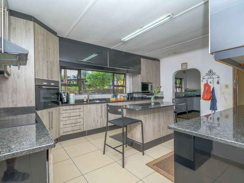 Stunning Stanger: Your Dream Property Awaits - Photo 10