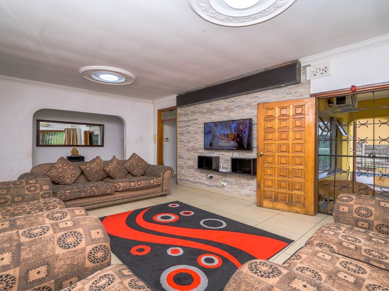 Stunning Stanger: Your Dream Property Awaits - Photo 8