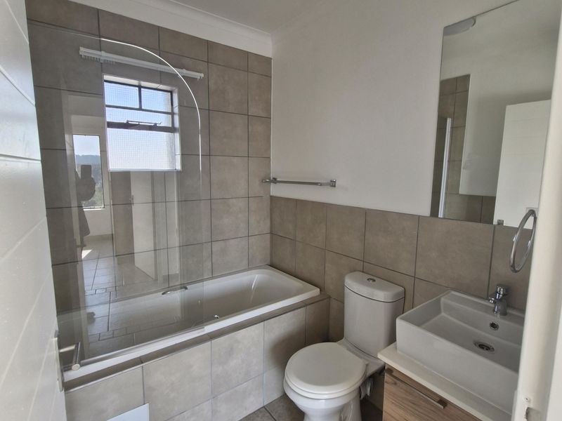 Apartment Rental Monthly In Kempton Park - Photo 4