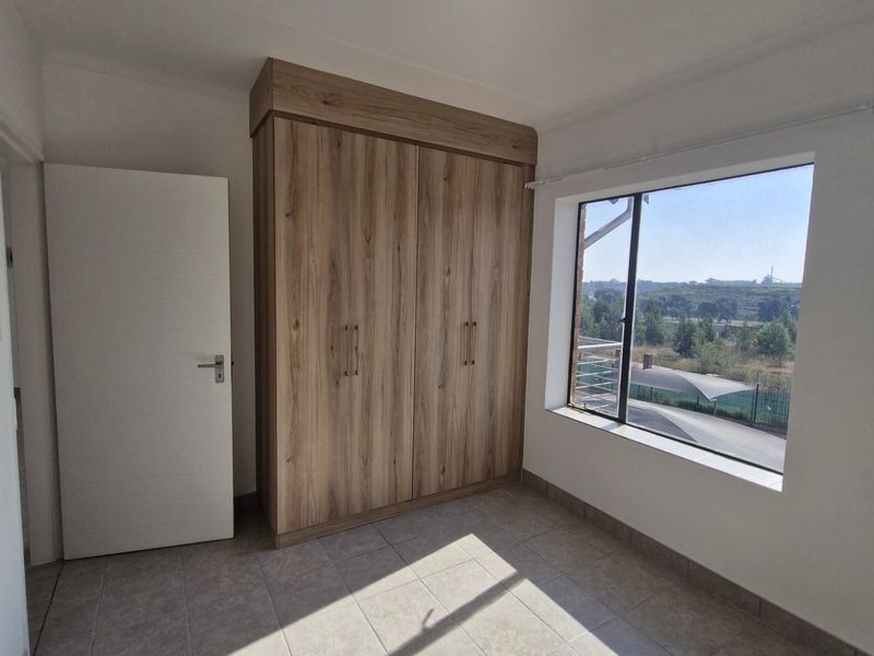 Apartment Rental Monthly In Kempton Park - Photo 2