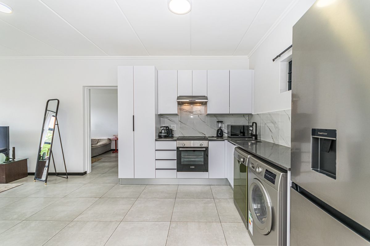 Modern Spacious 2 Bedroom 2 Bathroom Apartment - Photo 5