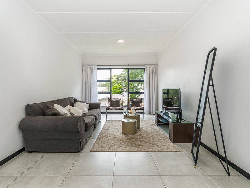 Modern Spacious 2 Bedroom 2 Bathroom Apartment - Photo 3