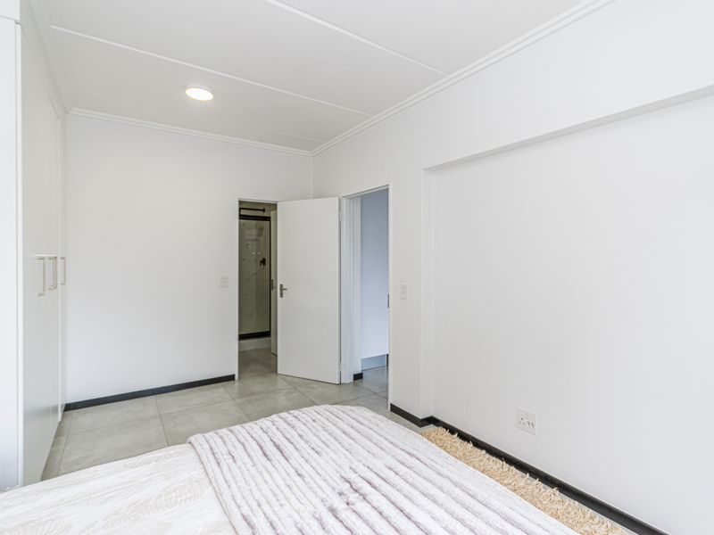 Modern Spacious 2 Bedroom 2 Bathroom Apartment - Photo 9