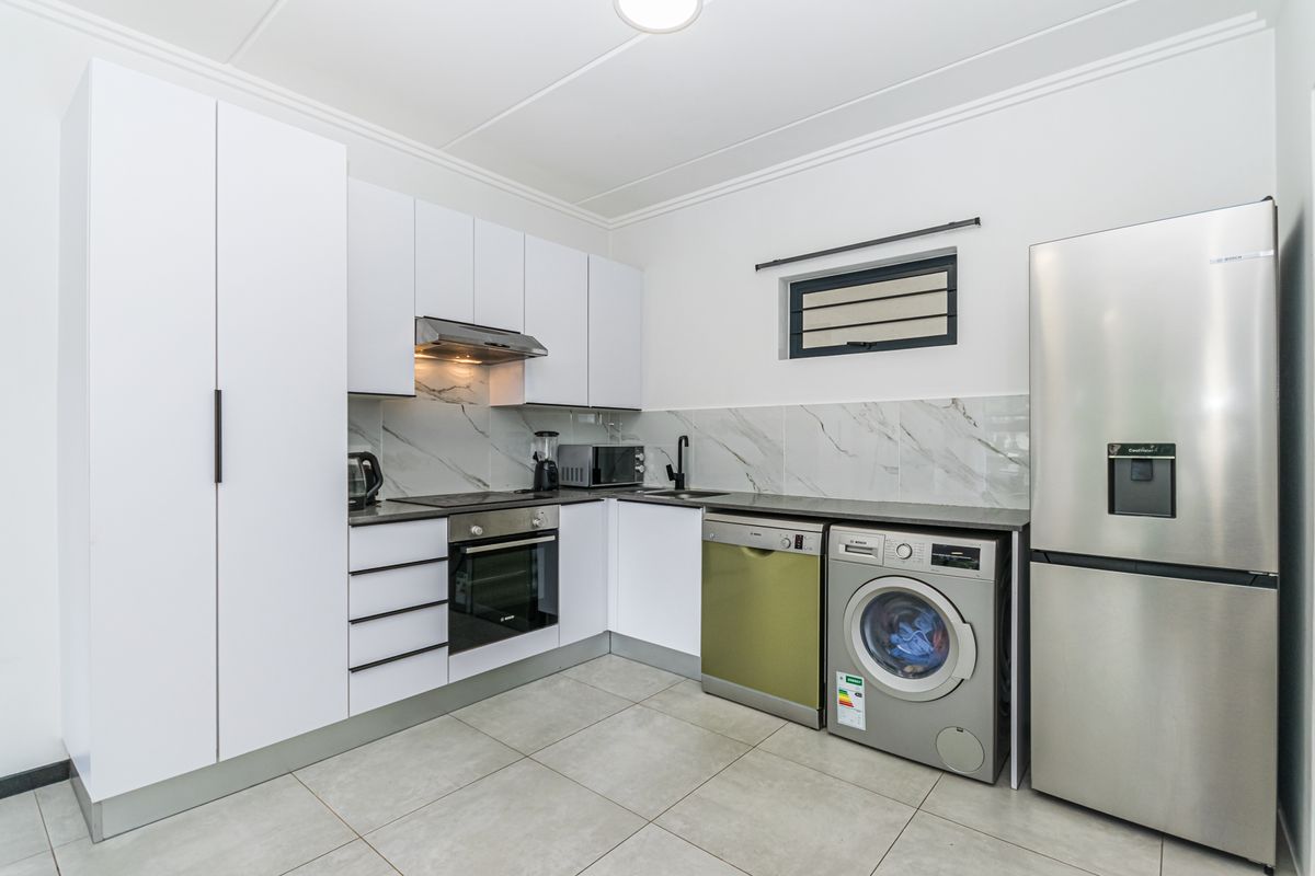 Modern Spacious 2 Bedroom 2 Bathroom Apartment - Photo 4