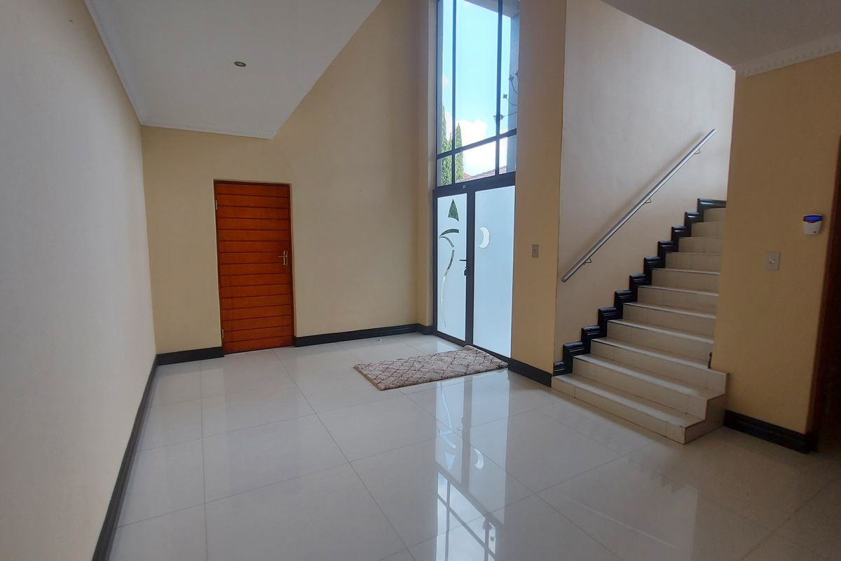 BEAUTIFUL FAMILY HOME IN SW 5 PROPER!! - Photo 3