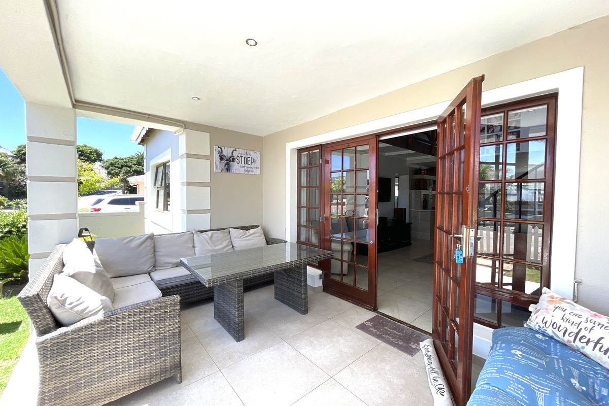 Inviting Home in Luxury and Style... - Photo 2