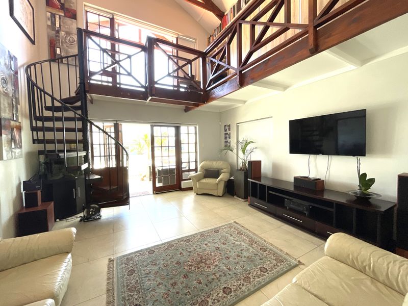 Inviting Home in Luxury and Style... - Photo 4