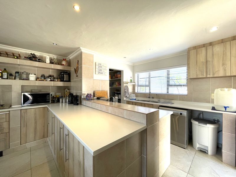 Inviting Home in Luxury and Style... - Photo 7