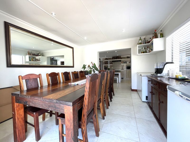 Inviting Home in Luxury and Style... - Photo 8