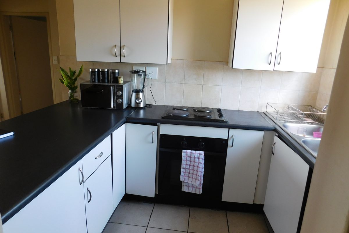 Bright Two‐Bedroom Unit with Balcony and Convenience - Photo 3