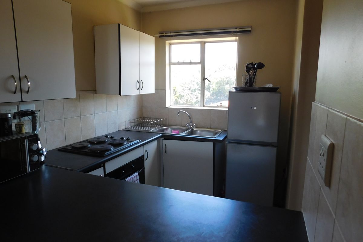 Bright Two‐Bedroom Unit with Balcony and Convenience - Photo 4