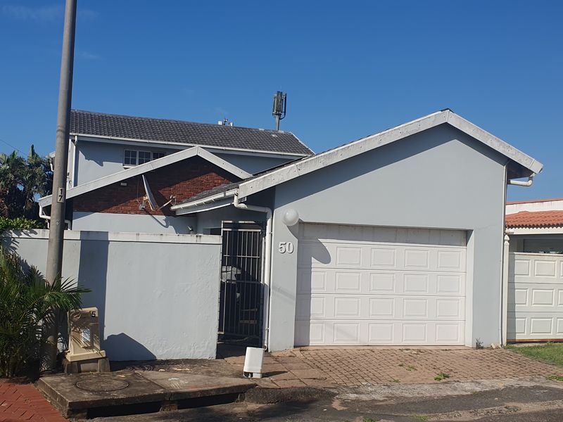 Private Family Home With Two Granny Flats - Photo 2