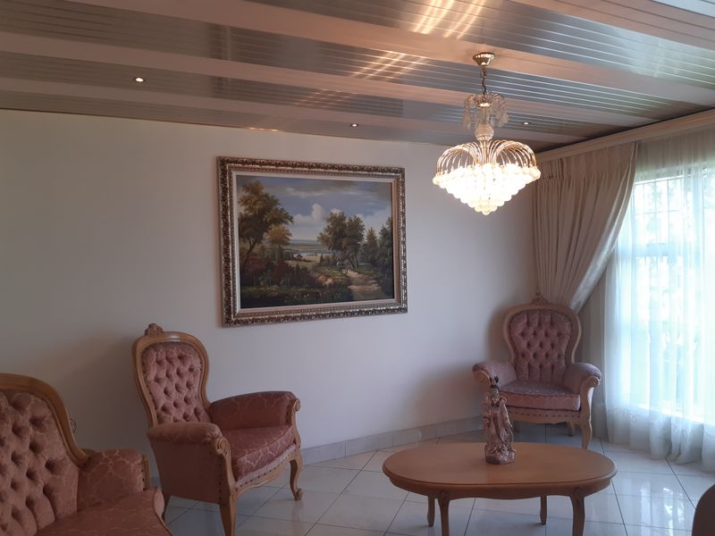 Beautiful Home, Umhlatuzana, Chatsworth - Photo 9