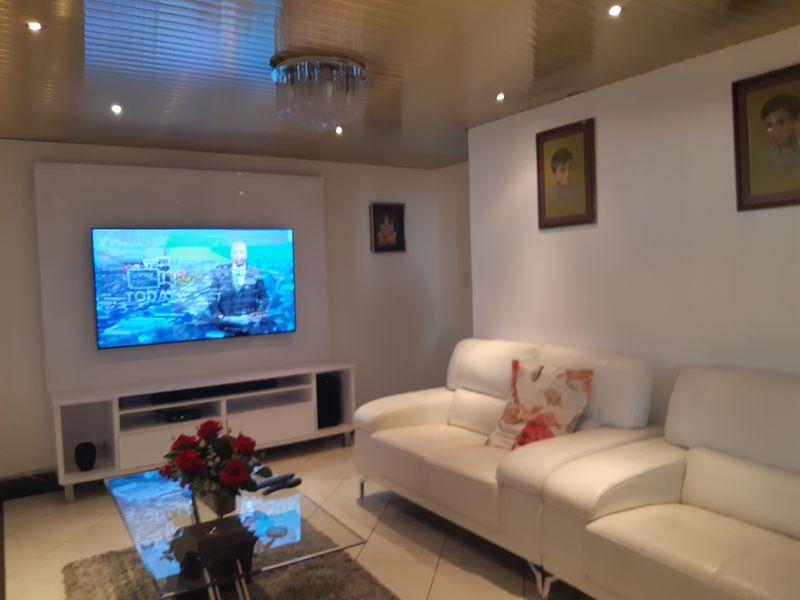 Beautiful Home, Umhlatuzana, Chatsworth - Photo 7