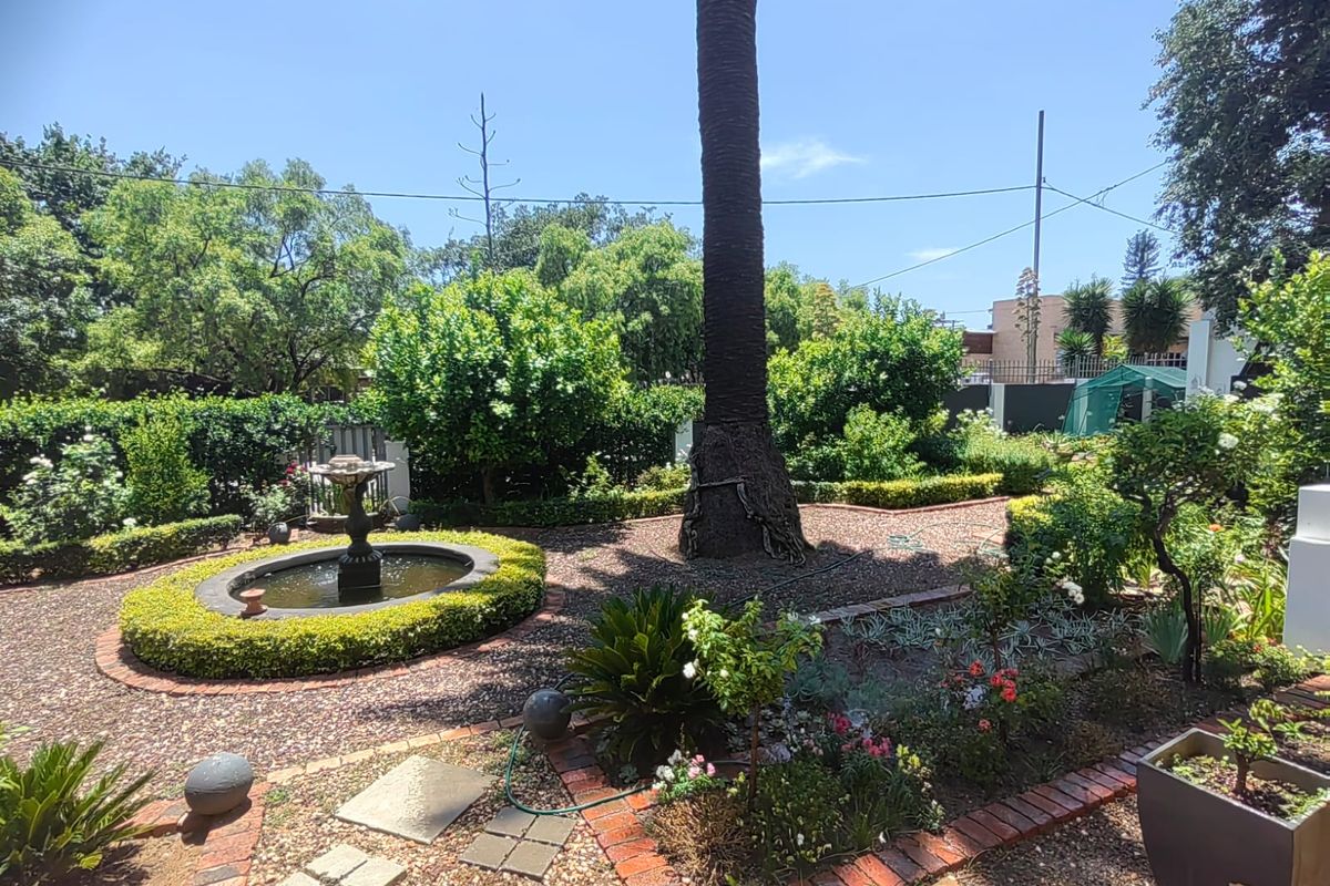 Discover this stunning 9-bedroom house in Parys, perfect for family living or a lucrative investment - Photo 3