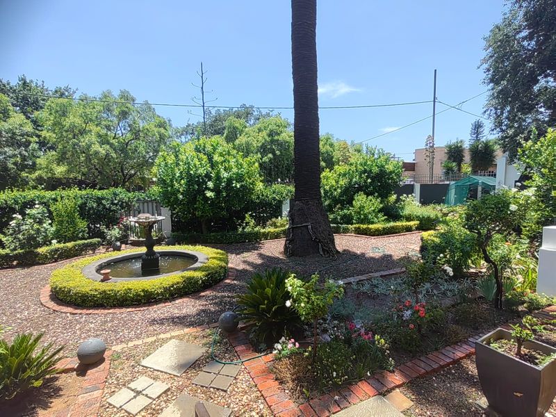 Discover this stunning 9-bedroom house in Parys, perfect for family living or a lucrative investment - Photo 3